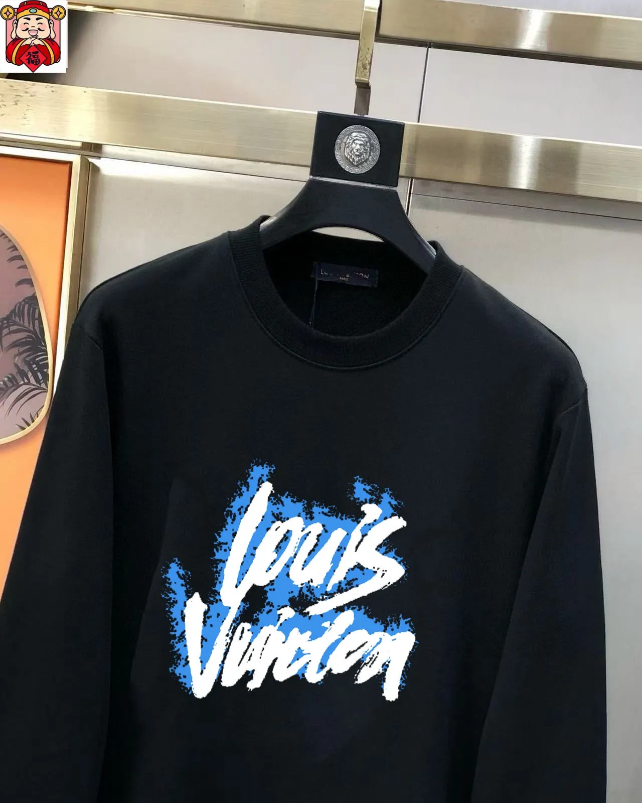 🅿️220 brand [LV Louis Vuitton] (good news for fat people) 2025ss autumn latest long-sleeved round-neck sweatshirt, on sale simultaneously on the official website. Refreshing and breathable. Made of top Tencel Roman. Comfortable and soft. 3D three-dimensional clarity. Super fashion sense. Great for gifting and keeping for yourself. Size: M-5XL (can wear up to 220 pounds)